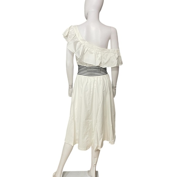 White Off Shoulder Maxi Dress
New - Picture 4 of 7